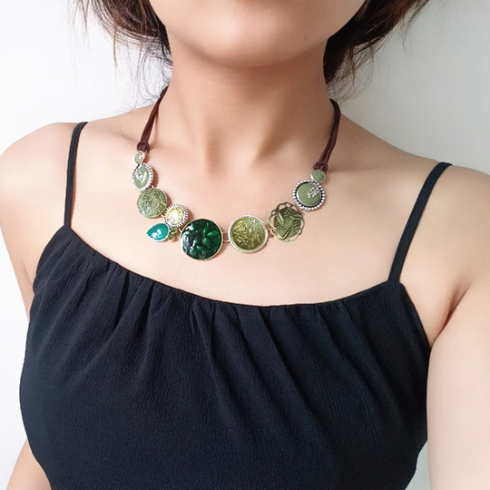 Europäische und amerikanische Retro-Farbmalerei-Öl-Accessoires-Lederseil-Halskette