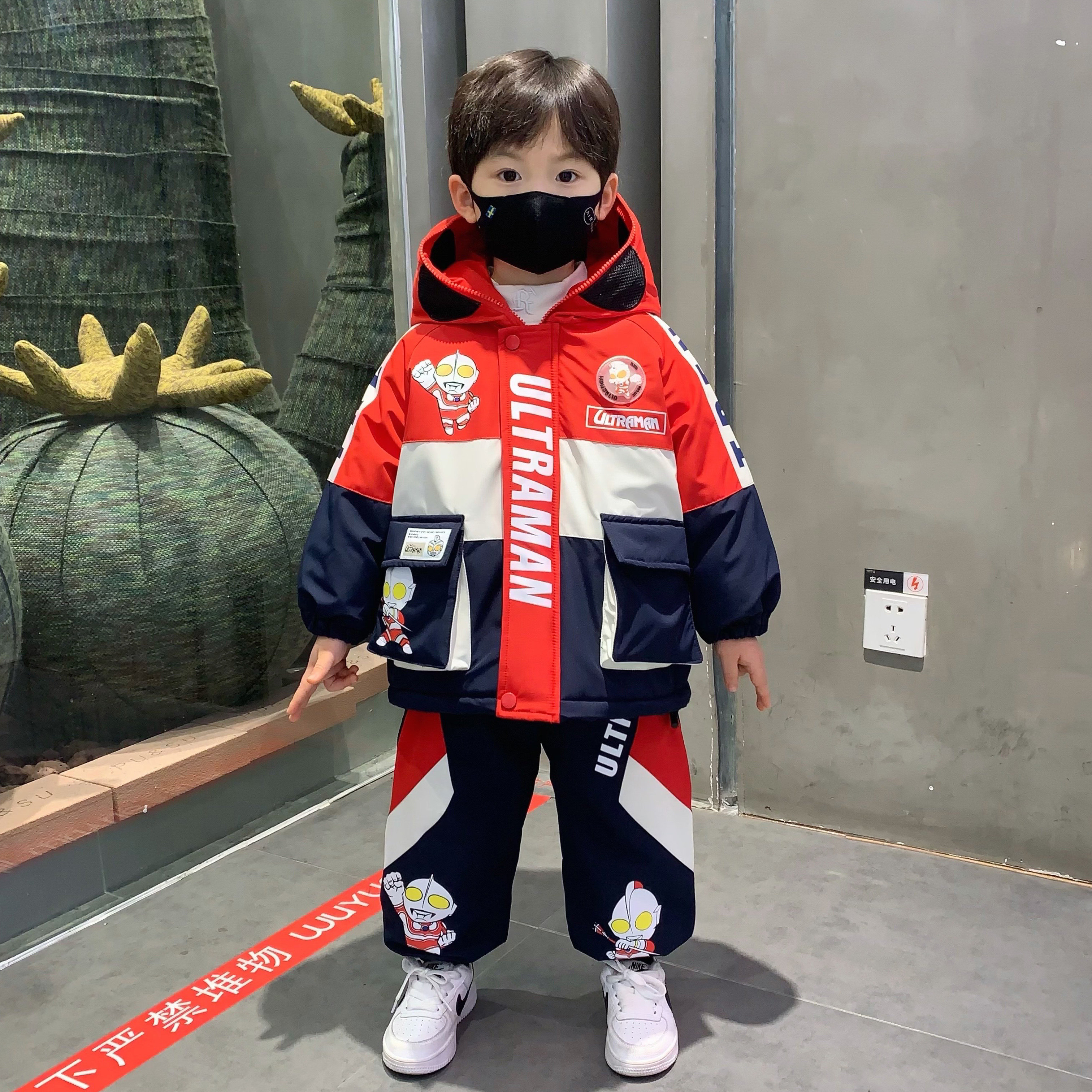 Бархатный костюм Ultraman boys plus, куртка на хлопковой подкладке, новинка 2025 года, красивая детская куртка на хлопковой подкладке, толстая зимняя куртка для мальчиков