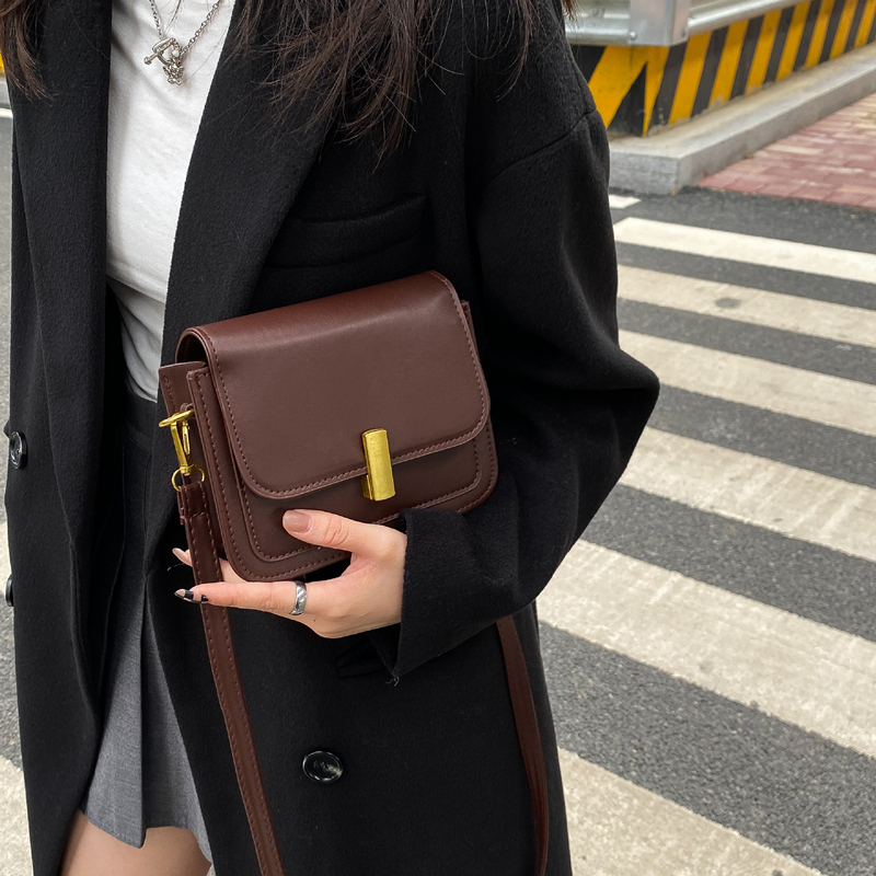 2025 New Trendy Versatile Retro Small Square Bag Niche Design Textured Crossbody Bag Autumn and Winter Simple Shoulder Bag for Women