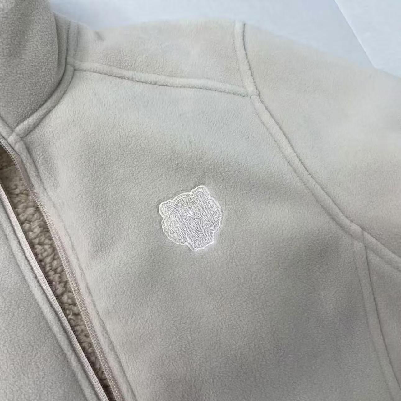 时尚界的舒适革命：解密原子灰立领抓绒衣外套