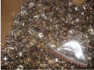 Card slot screw enclosure screw M6 * 15 clamping bolt nut can be used to mount the line frame wire