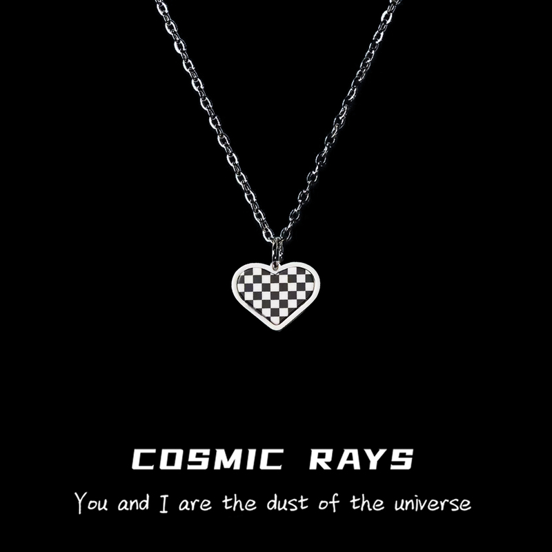 Cosmic Ray Cool Hip-Hop Style Checkerboard Sweater for Women, European and American New Black and White Jewelry, Large Heart Chain