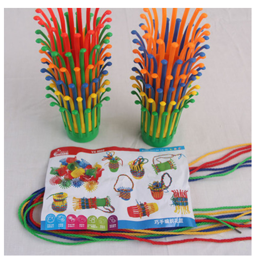 Kindergarten desktop toys are hand crafted by hand with 10 flower baskets knitting puzzle toys