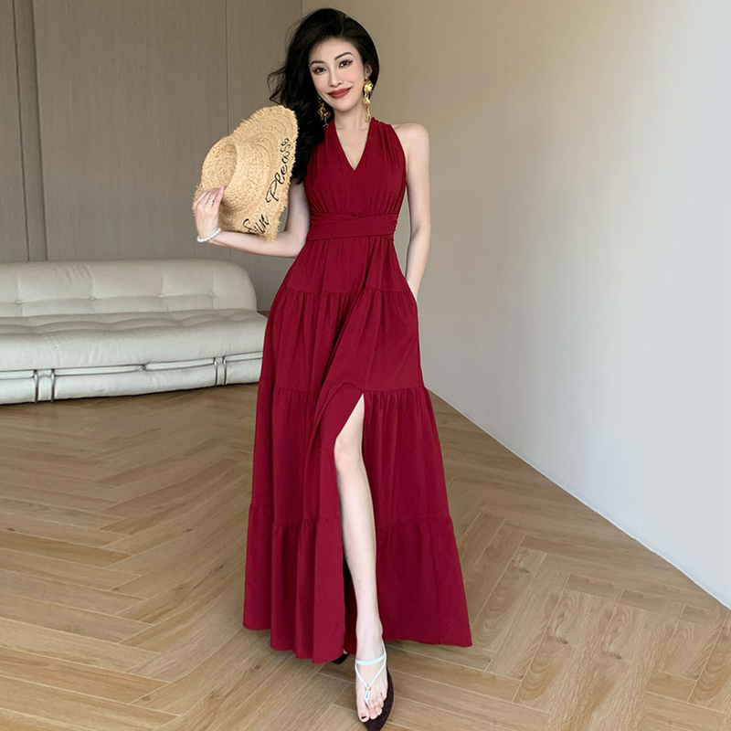 Red V-Neck Halter Neck Sleeveless Camisole Dress for Women, Summer 2026 New Hot Style, Beautiful Waist-Cinching Long Dress
