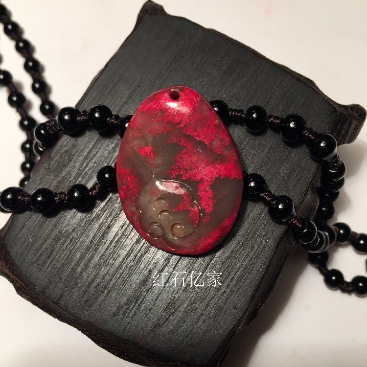 Popular boutique Changhua chicken blood stone pendant wearing pendant collection of good products bull horn soft and rigid fidelity