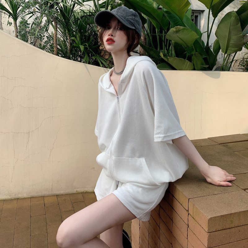 Summer outfit 2021 new women casual fashion sportswear not even cap sports shirt-less broadleg shorts two-piece suit