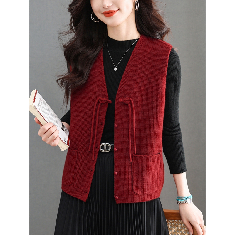 New Chinese-Style Red Vest for Women, Autumn 2026 New Model, Middle-Aged Mom's Knitted Vest Top