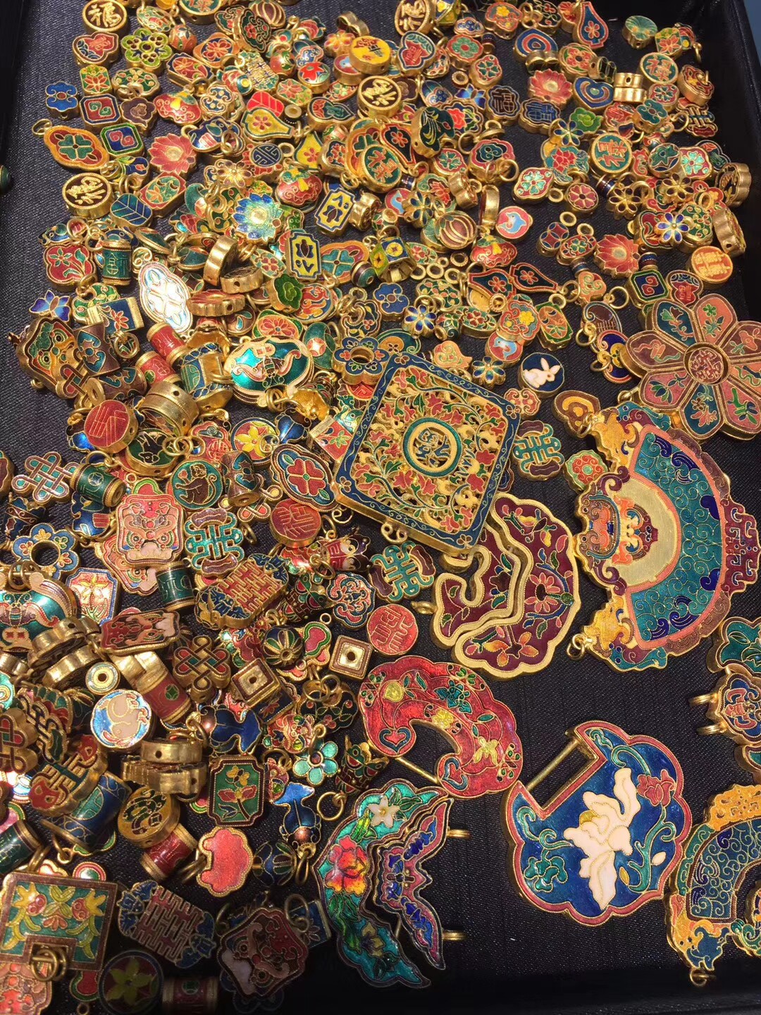 Zhaojun Jin laid out as a single special selfie for the super-connection