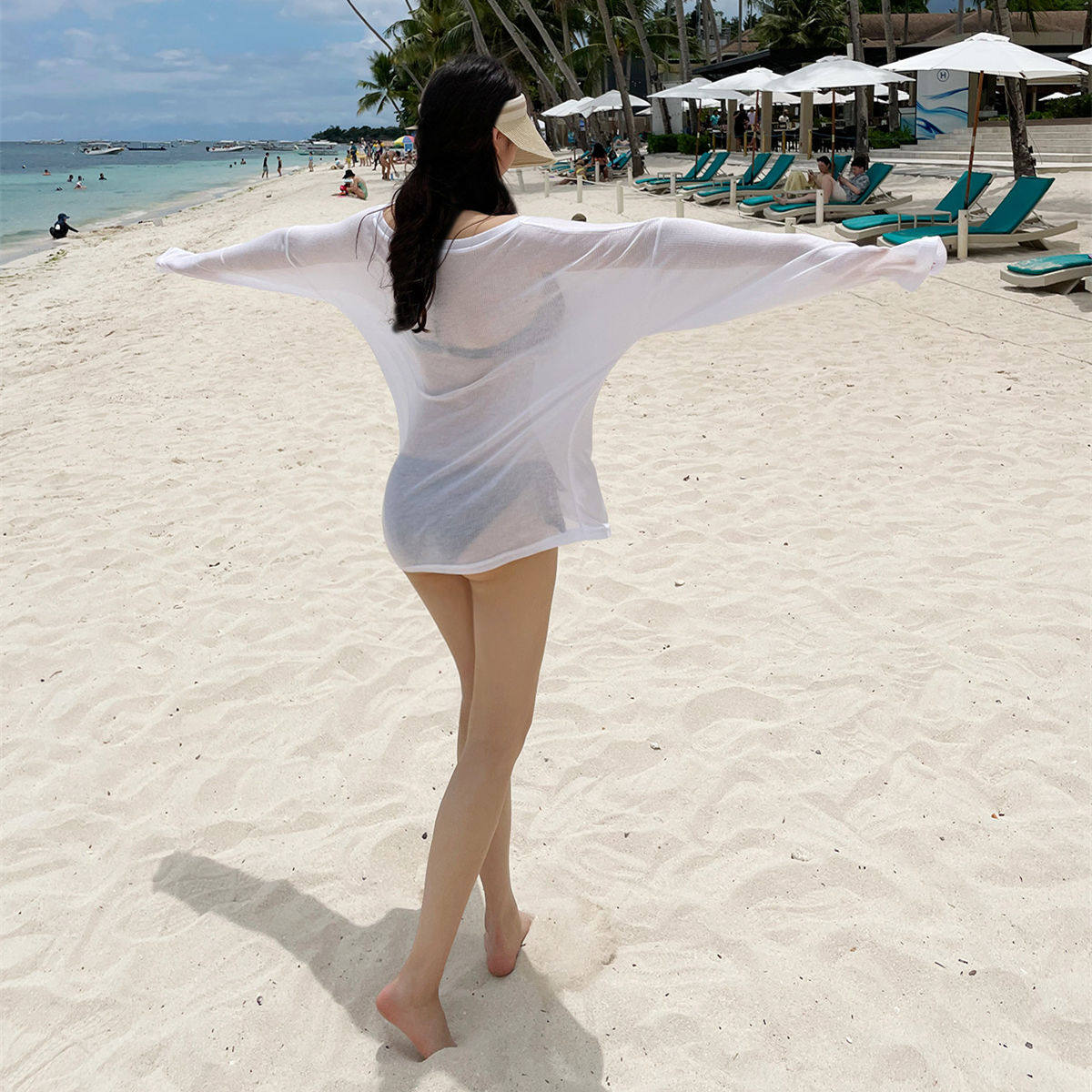 比基尼泳衣搭配罩衫，如何选才防晒又美观？