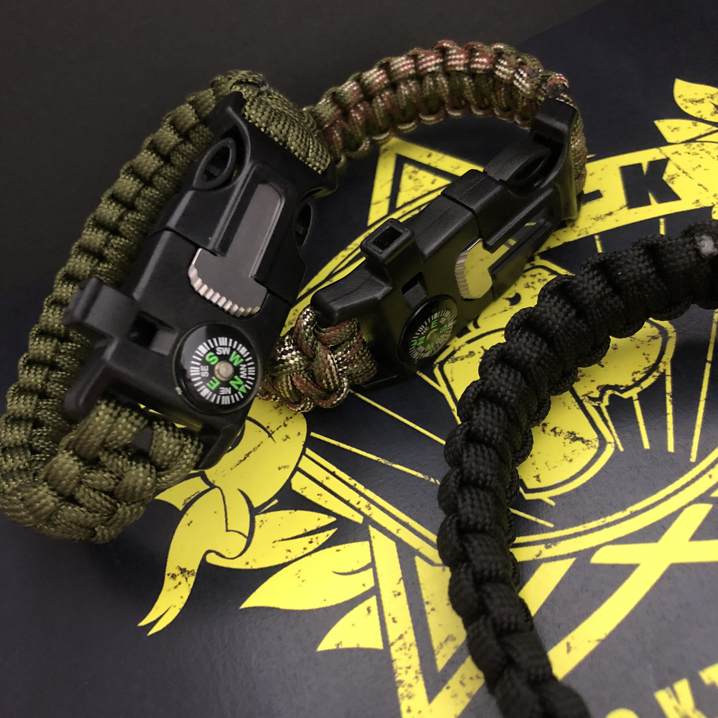 Outdoor survival umbrella rope weaving live buckle compass flint survival wilderness escape multi-functional bracelet bracelet