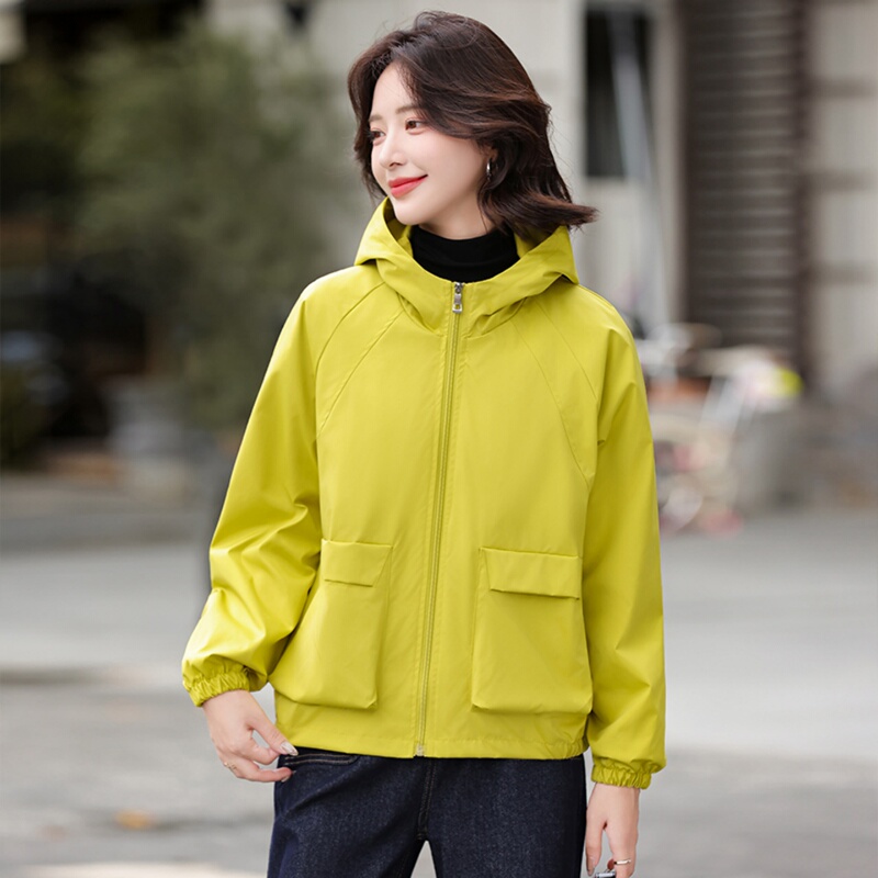 Women's Spring and Autumn Short Jacket, New Windproof and Waterproof Soft Shell Jacket, Loose Large Size Jacket Top Women's Spring and Autumn Short Jacket, New Windproof and Waterproof Soft Shell Jacket, Loose Large Size Jacket Top