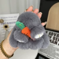 Средний серый морковный кролик