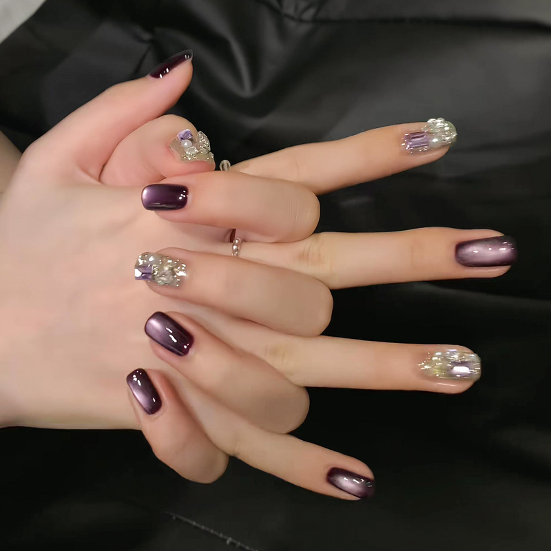 2026 New Trendy Blackcurrant Purple Cat-Eye Nail Art, Super Flattering, Handmade, High-End Short Style