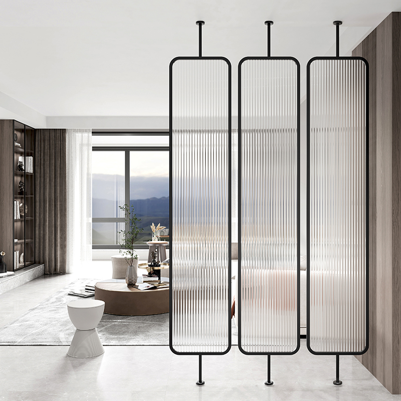 The Entrance to the Master Bedroom, Bathroom, and Toilet Door Is Blocked by a Changhong Glass Screen Partition, a Faux Wall in the Living Room Foyer