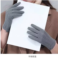 Женская модель-серь