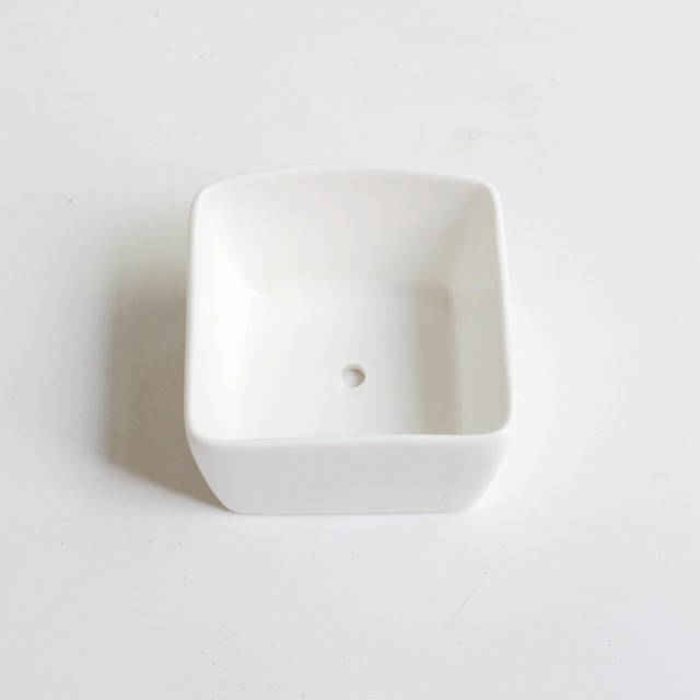 ຜະລິດຕະພັນໃຫມ່ງ່າຍດາຍຮູບສີ່ຫຼ່ຽມມົນສີຂາວພູມສັນຖານຈຸນລະພາກຂະຫນາດນ້ອຍ potted ພືດສ້າງສັນ DIY ການອອກແບບກາຕູນ desktop ceramic ຫມໍ້ດອກຮູບສີ່ຫລ່ຽມ