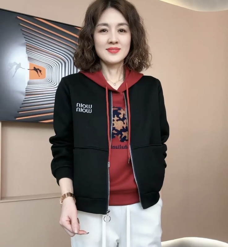 Letter Embroidered Zipper Short Jacket, New Spring and Autumn Style, Versatile Casual Slimming and Age-Reducing Baseball Jacket for Mothers