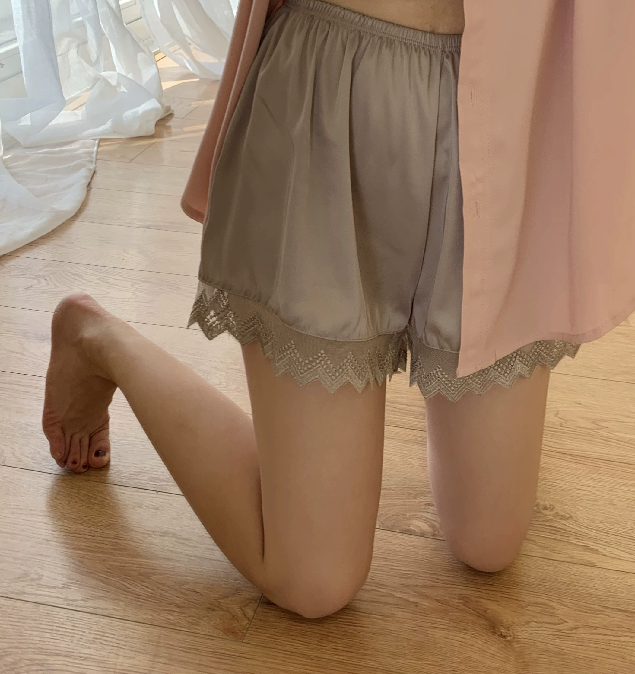 Halonini quần an toàn nữ satin lụa mô phỏng có thể được mặc bên trong và bên ngoài với các cạnh ren ngắn và xà cạp chống chói mỏng - Quần tây thường