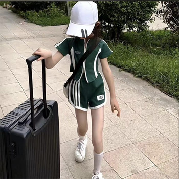 ຊຸດກິລາເດັກຍິງ 2026 summer ຮູບແບບໃຫມ່ຂອງເດັກນ້ອຍ tops ແຂນສັ້ນ, ຂະຫນາດກາງແລະຂະຫນາດໃຫຍ່ເຄື່ອງນຸ່ງຫົ່ມເດັກນ້ອຍບາດເຈັບແລະສອງສິ້ນ.
