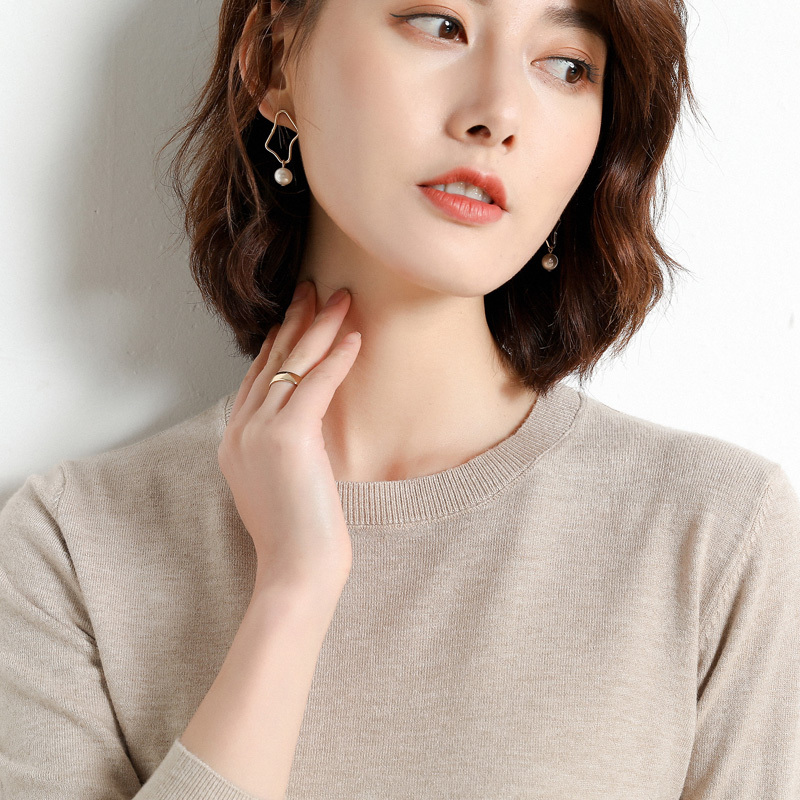 Off-Season Clearance Autumn and Winter Regular Shoulder Round Neck Soft Knit Sweater Loose Anti-Pilling Knitwear Inner Layer Thin Sweater for Women