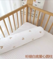 Стеганые сердечки цвета хаки на белом