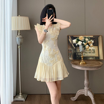 Summer Socialite Fashion, Waist-Cinching, Slimming A-Line Dress with a Chanel-Inspired, Rich and Elegant French Style, Featuring Heavy Beading and a High-End Feel
