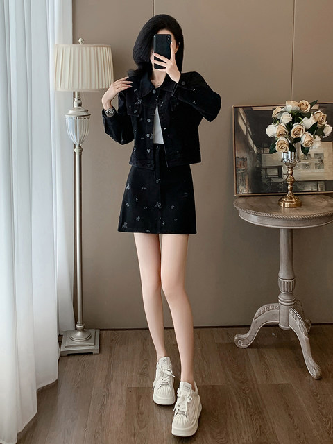 Sweet and Cool Mature Style Denim Short Skirt Two-Piece Set, Unique Design for Petite Figures, Age-Reducing, Chanel-Style Suit Skirt with a High-End Feel
