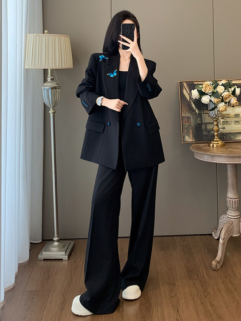 French-Style Long-Sleeved Fashionable Loose Casual Professional Blazer for Women with Butterfly Embroidery, Versatile and Stylish Small Suit