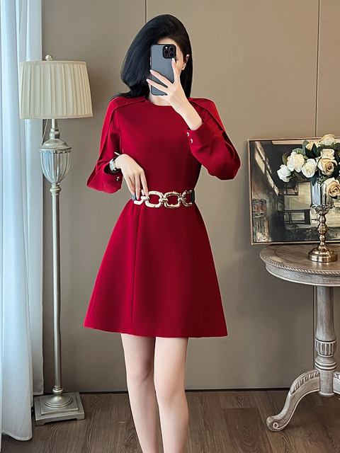 French-Style Socialite Dress with a Noble and Elegant Temperament, Featuring a Waist-Cinching Design, a Luxurious and Chic Little Chanel-Style Dress for Women