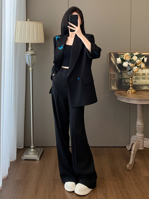 French-Style Long-Sleeved Fashionable Loose Casual Professional Blazer for Women with Butterfly Embroidery, Versatile and Stylish Small Suit