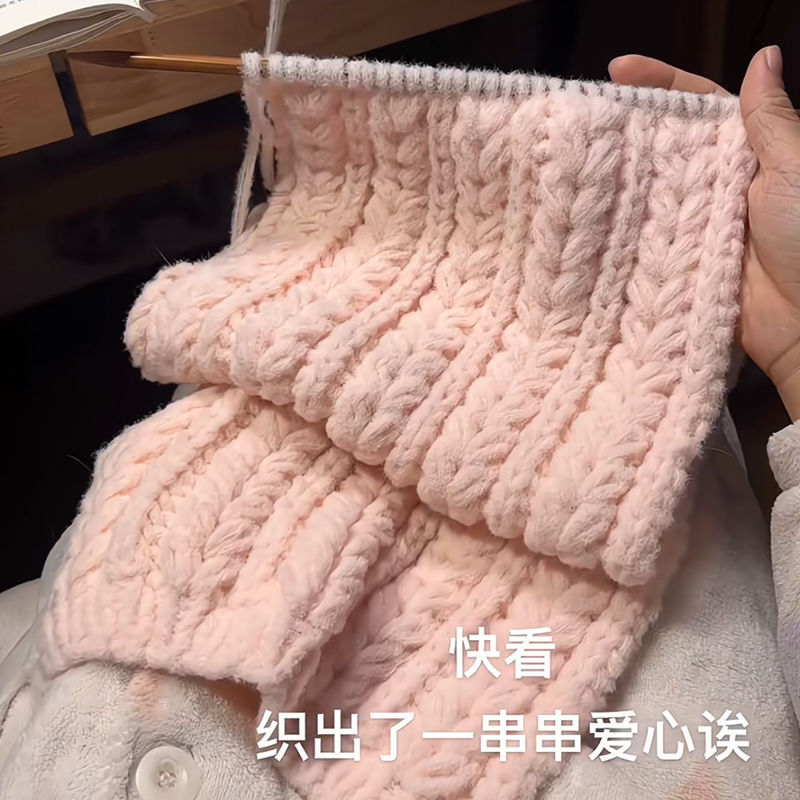 Cloud-Like Cotton Candy Yarn Scarf, Hand-Knitted DIY Heart-Shaped Milk Mousse Waffle Scarf