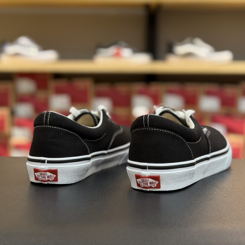 Vans Era Series Comfortable and Versatile Low-Top Classic Sneakers Unisex Black and White 465019