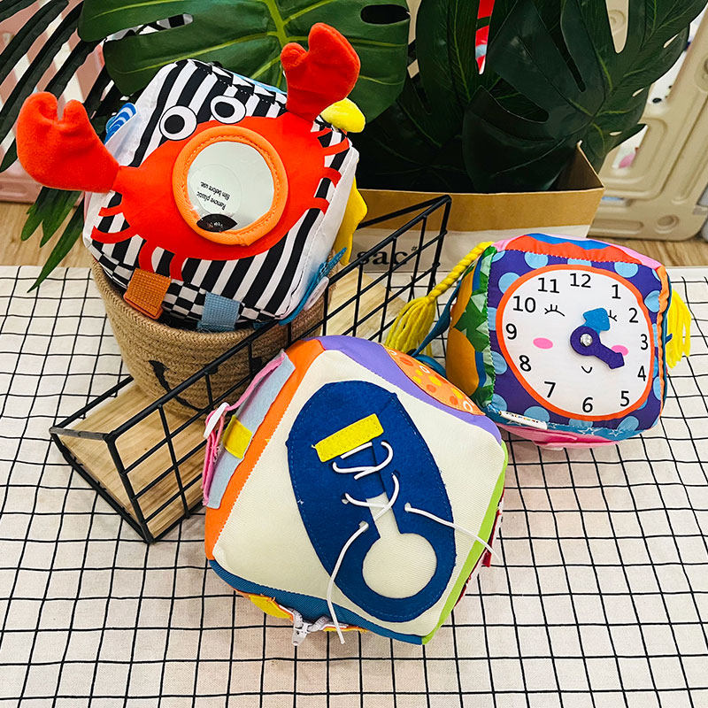 Mont's busy board early teaching toys baby dress wear shoes button button kindergarten preschool cloth - push teacher 2 years old 3