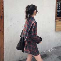 European station 2021 Autumn New set female Hong Kong style retro street photo girl fashion temperament plaid shirt