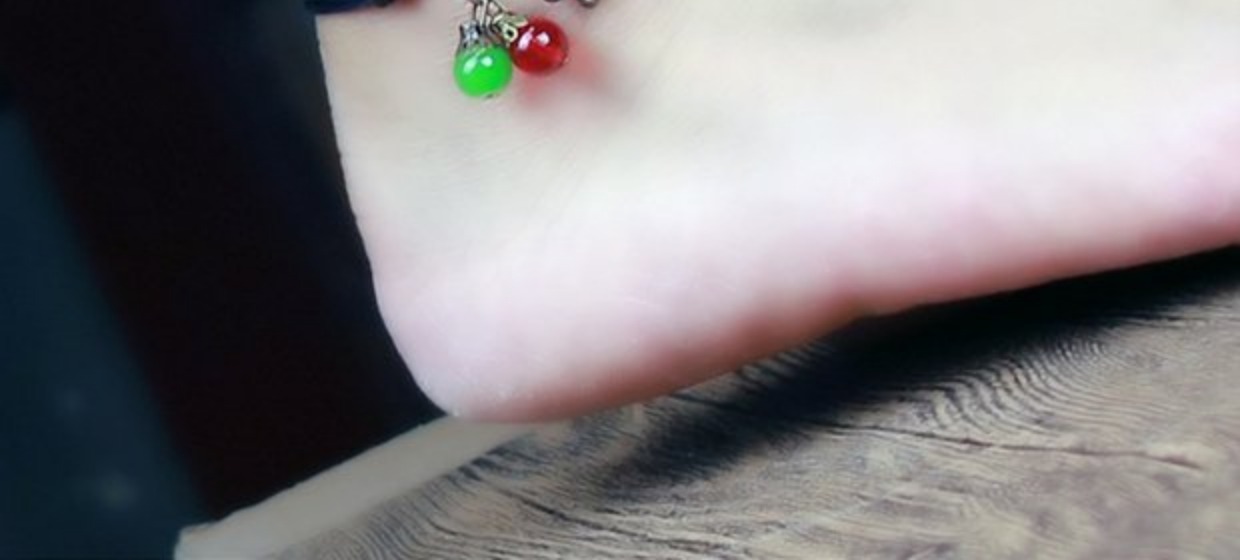 Nhật Bản và Hàn Quốc phiên bản vòng chân dây đỏ năm nay và quà tặng sinh nhật phụ nữ đơn giản retro đôi vòng chân chuông dệt tay vòng chân