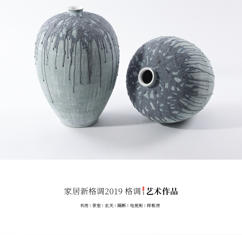 The Post - modern art of individuality creative hand - made ceramic vase decorations belly thin expressions using flower arranging, furnishing articles