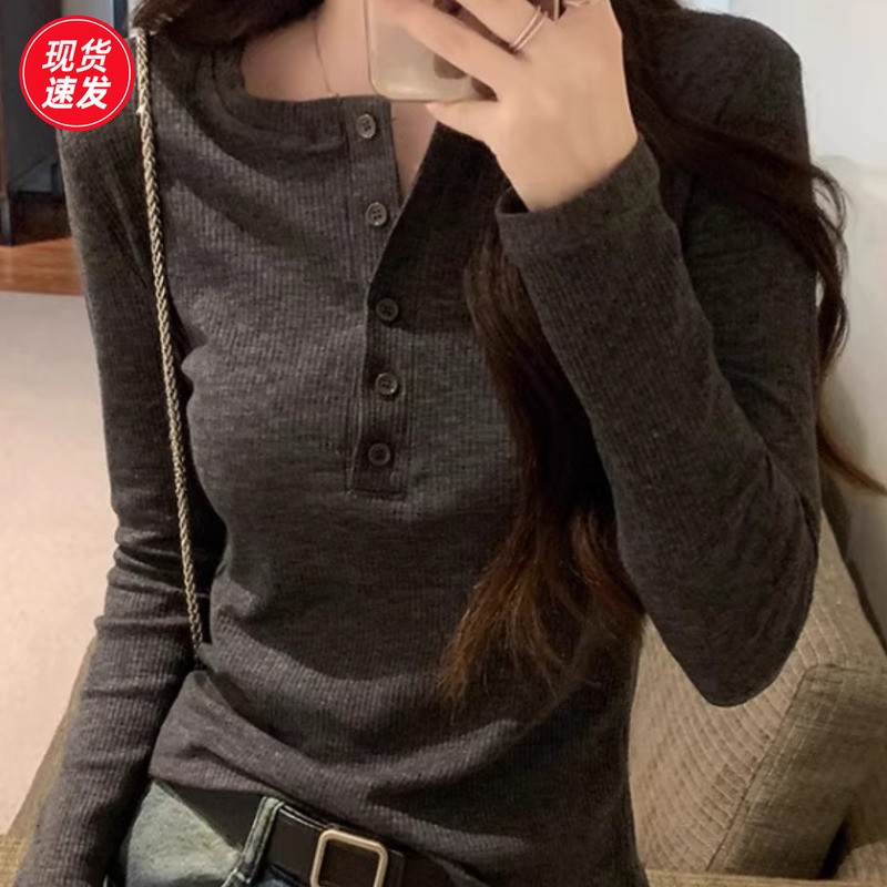 Half-Open Collar Gray Long-Sleeve T-Shirt for Women, Autumn and Winter, Button-Up, Slim Fit, Stylish Inner Layer, Unique Design, Trendy Top Half-Open Collar Gray Long-Sleeve T-Shirt for Women, Autumn and Winter, Button-Up, Slim Fit, Stylish Inner Layer, Unique Design, Trendy Top