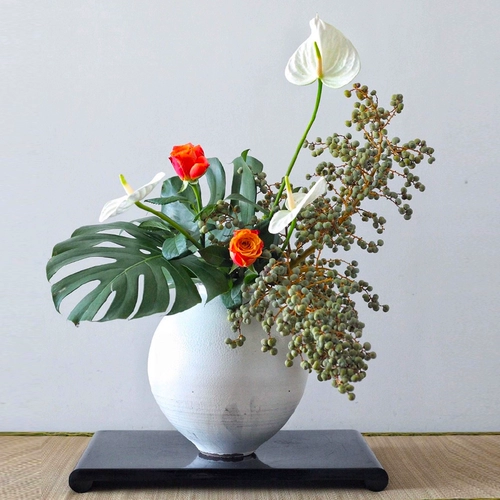 Белый фарфоровый имитация грубого гончарного танка ретро белая глазурь открытая пленка ручная ваза, цветочная композиция сухой цветок современный минималистский украшение