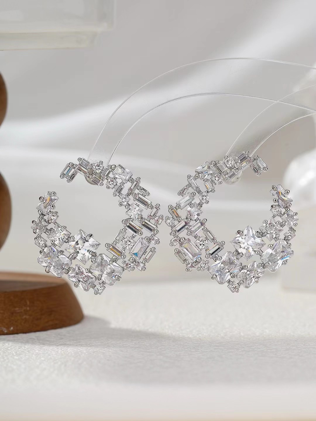 CHICAACC korea百搭小华丽彩钻花环耳环时尚重工明星同款耳钉详情6