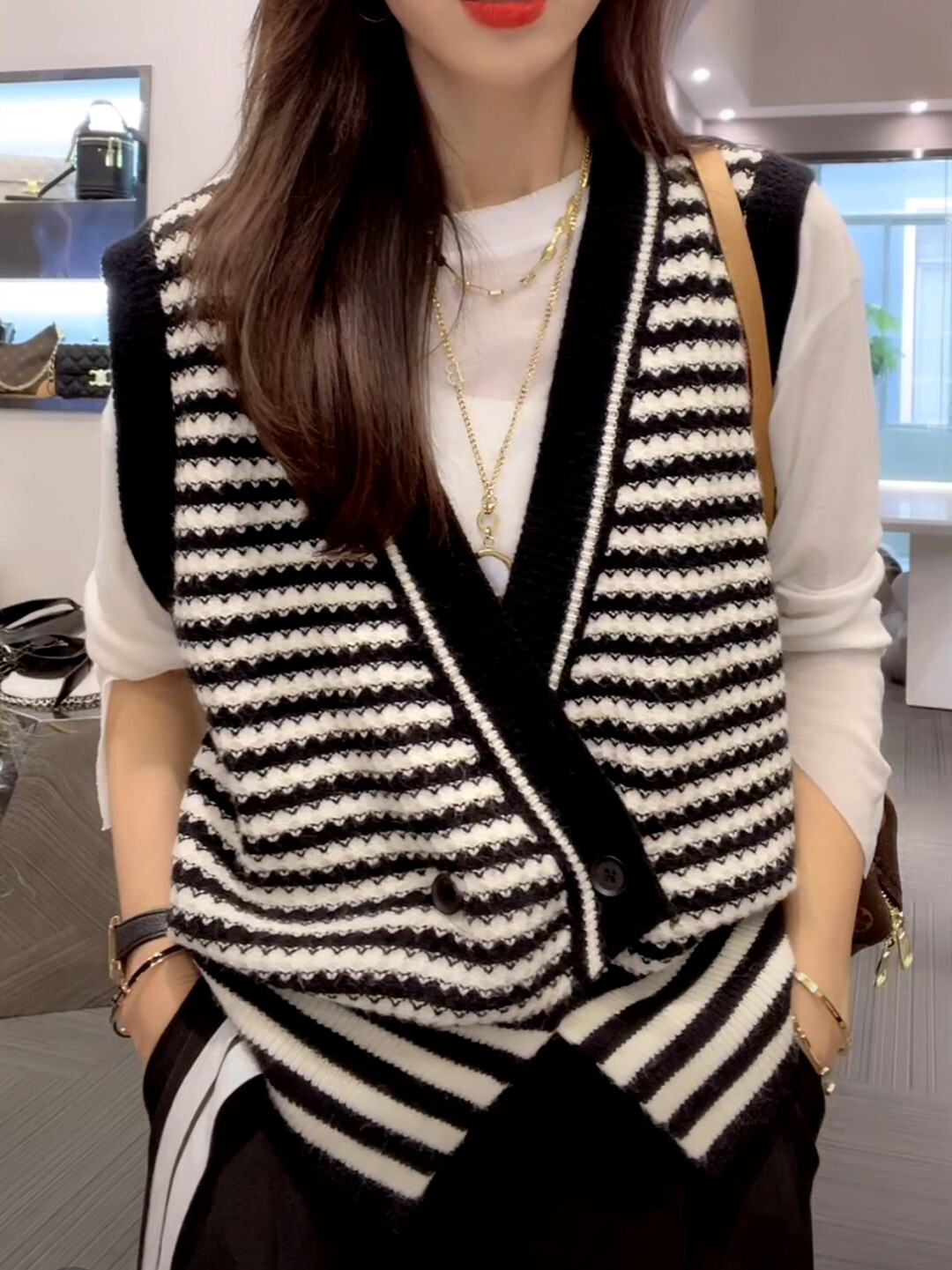 South Korean sleeveless knit vest female black and white striped irregular loose cardiovert sweatshirt autumn outwear the foreign pangolin tide