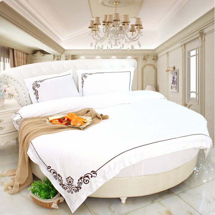 Embroidered hotel bedding pure cotton pure white simple round bed four-piece set round bedding round bed sheet U-shaped quilt 2