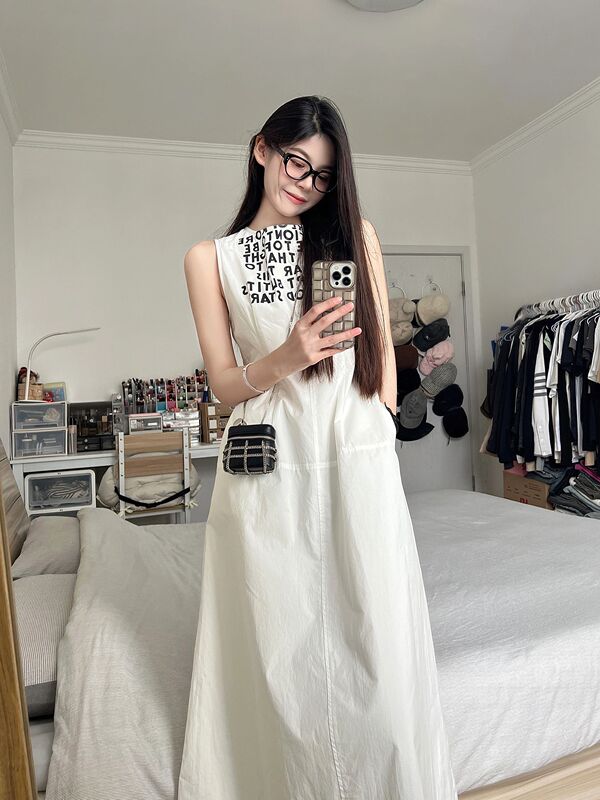 Balancing Elegance and Casualness, Margiela Modified Version of the Dress, Dual-Length Version of the Casual Long Dress for Women Balancing Elegance and Casualness, Margiela Modified Version of the Dress, Dual-Length Version of the Casual Long Dress for Women