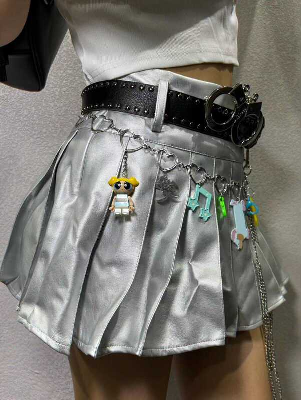 Childlike and Cute Y2K Hot Girl Pants Chain with Y2K Heart Elements, Skirt Chain with Sweet and Cool Design, Bag Chain