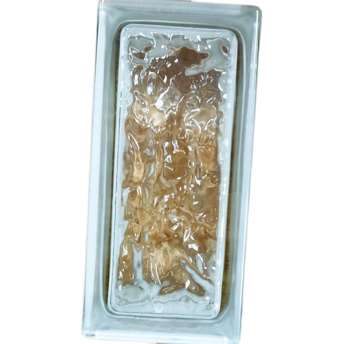 Облачный стеклянный кирпичный кирпич наполовину кирпичный