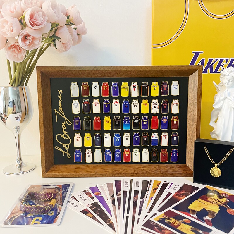 James' Signature Jersey, Badge, Photo Frame, Basketball Memorabilia, Peripheral Gifts for Boyfriend's Birthday, Chinese Valentine's Day, and Other Holidays