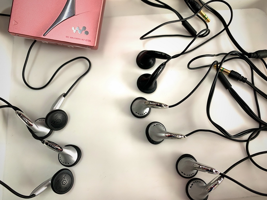 Sony SONY MDR-E808 Sony MDR-E838 Walkman Heavy bass earplug headphones