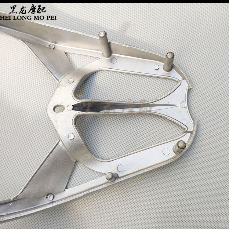 Sai Chi phía sau khung đuôi SC kệ phía sau kệ nhôm xe máy phía sau kệ nhôm khung đuôi móc áo - Xe máy Sopiler khung inox xe grande 2020