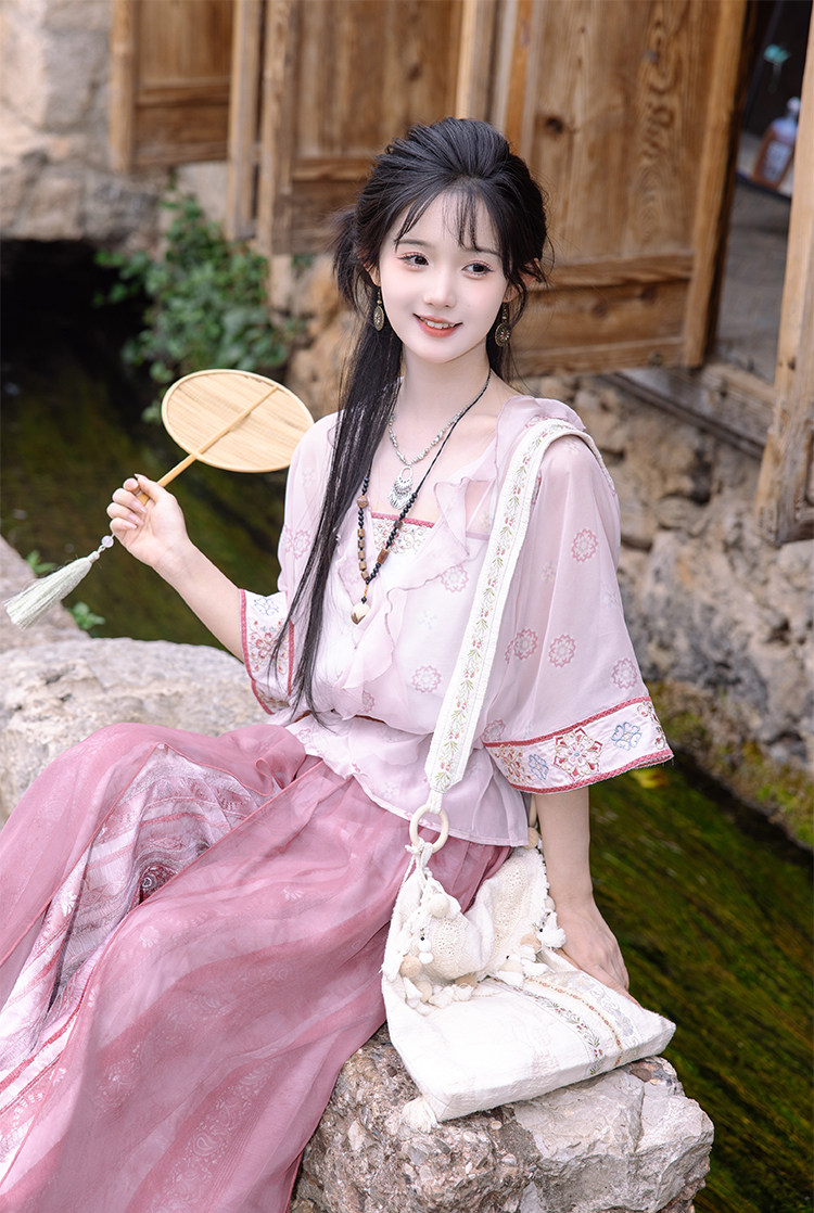 Китайцы одежда наборы 川黛时光：风回南诏 坦领上衣灯笼裤改良汉服国风汉元素套装女夏