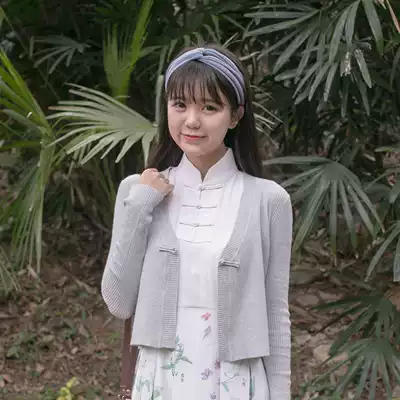 Chuan Dai: Xinyi original design National style three-color basic Joker buckle cardigan