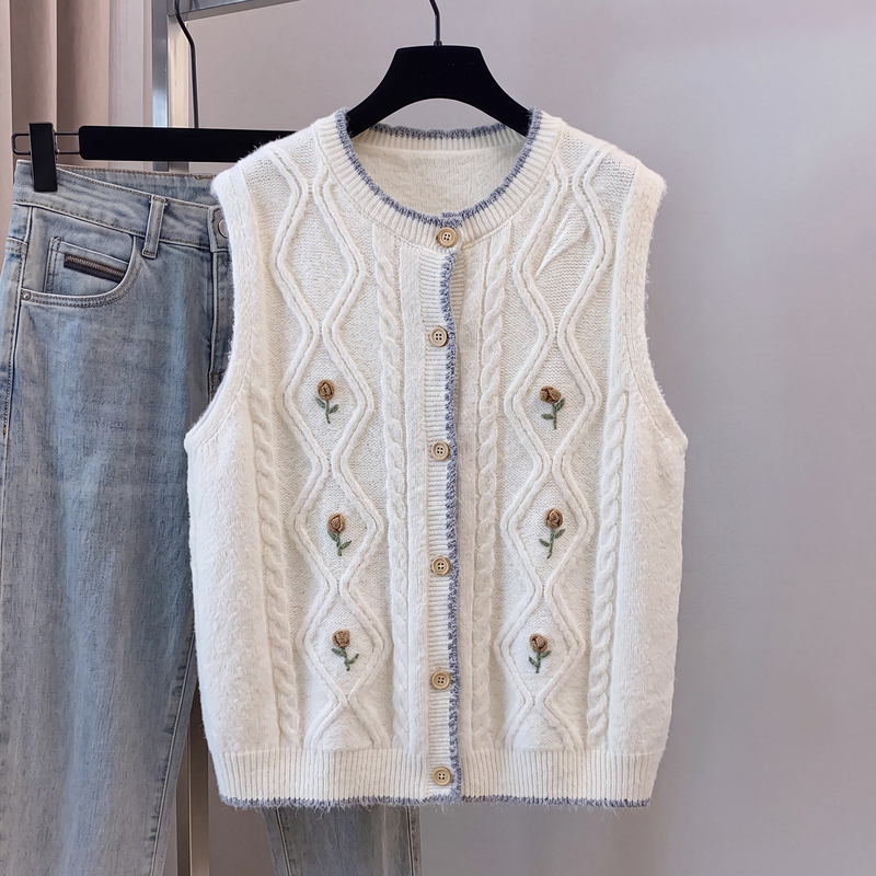 Korean-Style Retro Embroidered Sleeveless Knitted Vest Plus-Size Women's Clothing for Slimming Layering and Wearing over a Sweater Cardigan Korean-Style Retro Embroidered Sleeveless Knitted Vest Plus-Size Women's Clothing for Slimming Layering and Wearing over a Sweater Cardigan